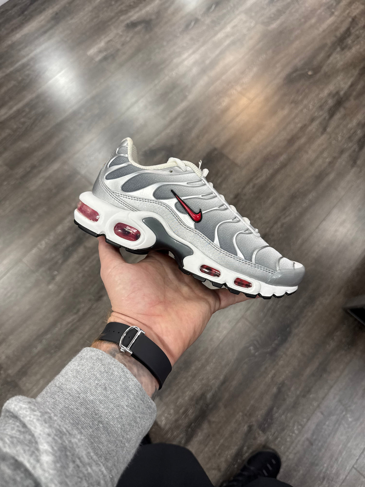 Metallic Silver/ Uni Red