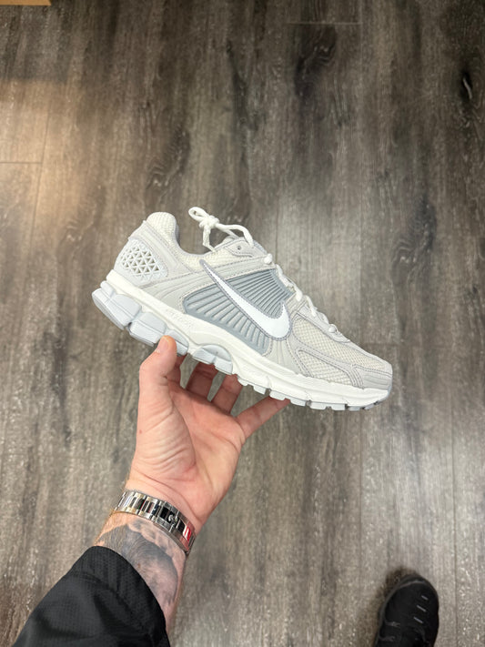 Vomero Pure Platinum/Summit White