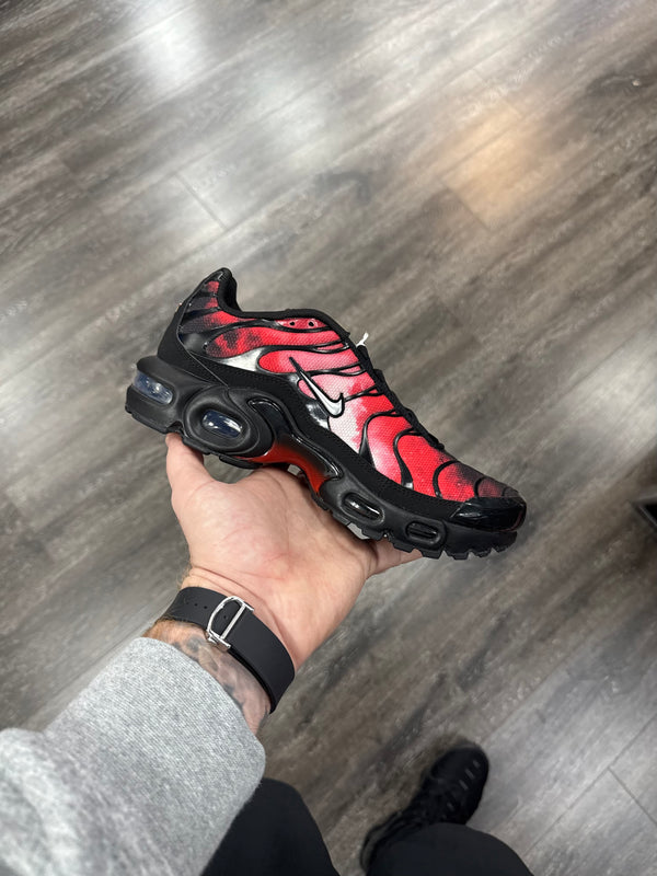 Black/ Red/ Metallic