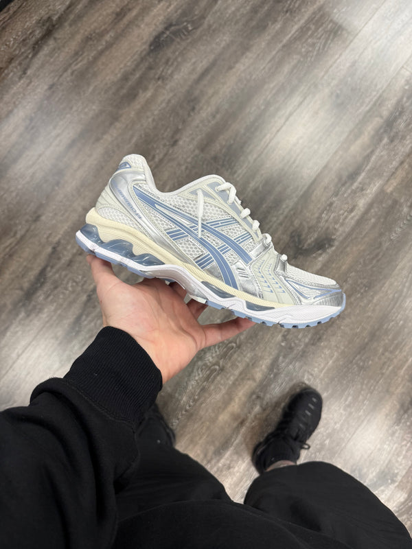 White/ Light Navy Kayano