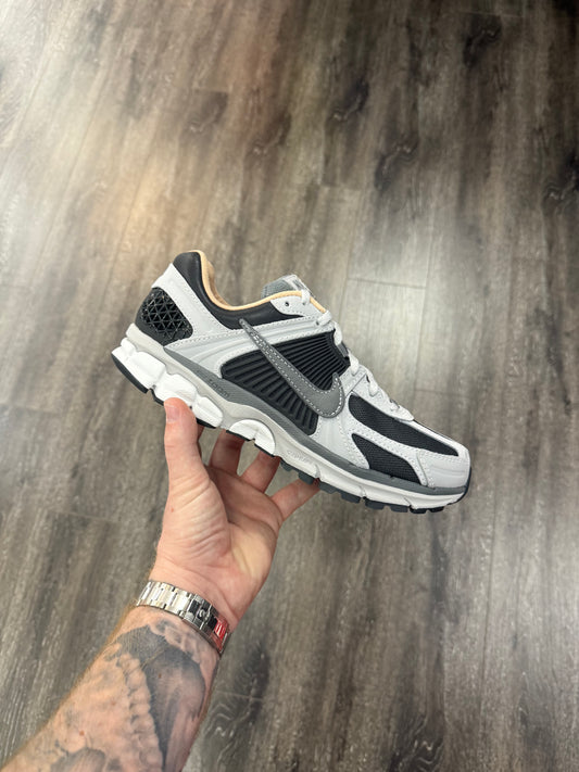 Smoke Grey Vomero